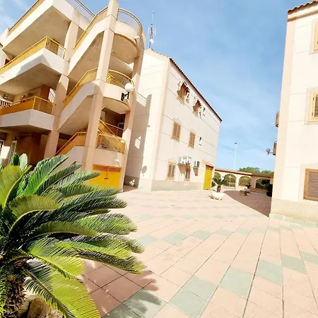 Lejlighed Comfortable Near Los Naufragos Beach *