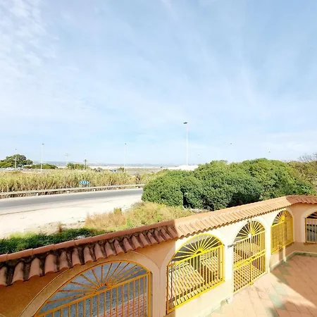 Lejlighed Comfortable Near Los Naufragos Beach Torrevieja